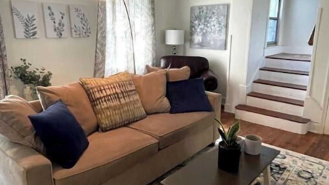Photo of Livingroom in Central Newport News