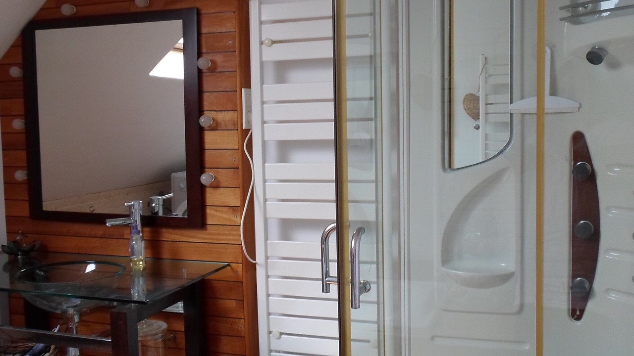 Photo of Bathroom in Coat Tredrez