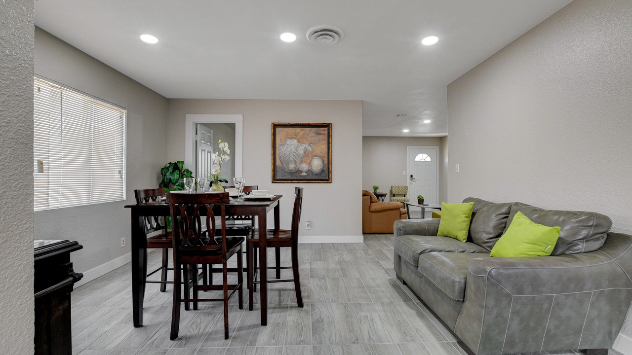 Photo of Livingroom in Sunrise Manor