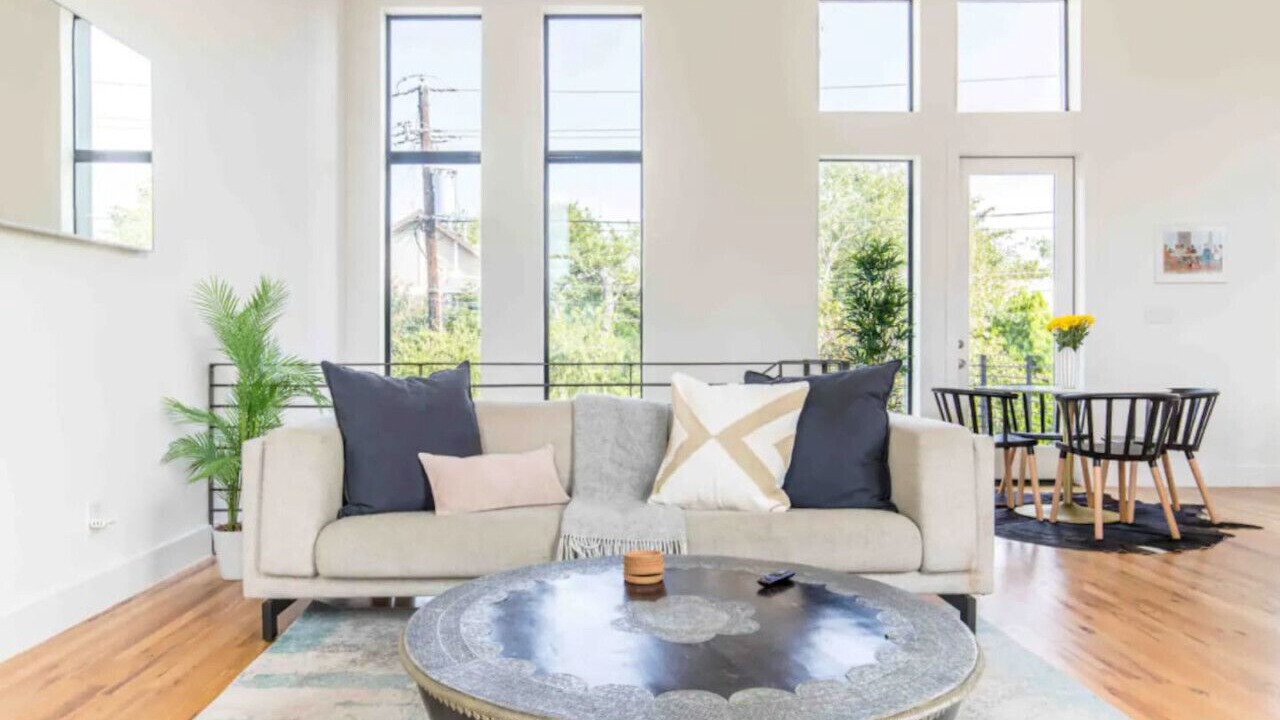 Photo of Livingroom in Knox - Henderson