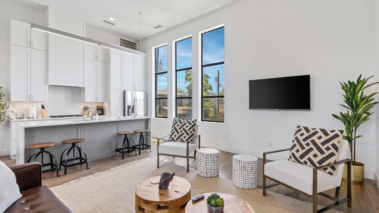 Photo of Livingroom in Knox - Henderson