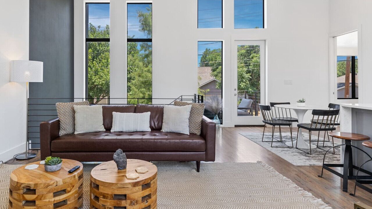 Photo of Livingroom in Knox - Henderson