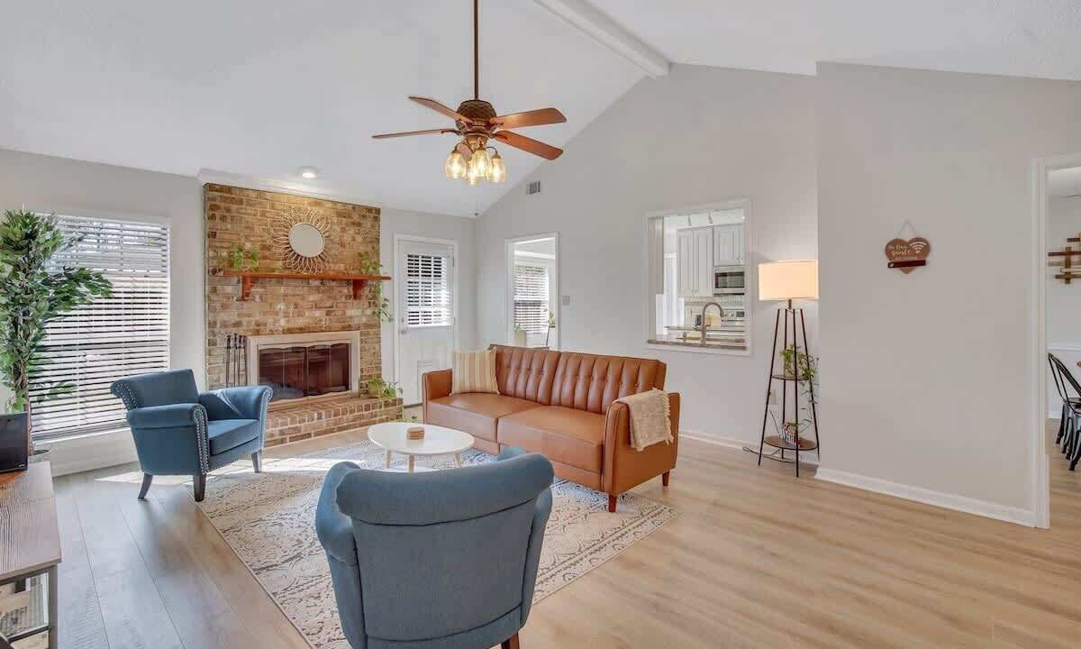 Photo of Livingroom in Pooler