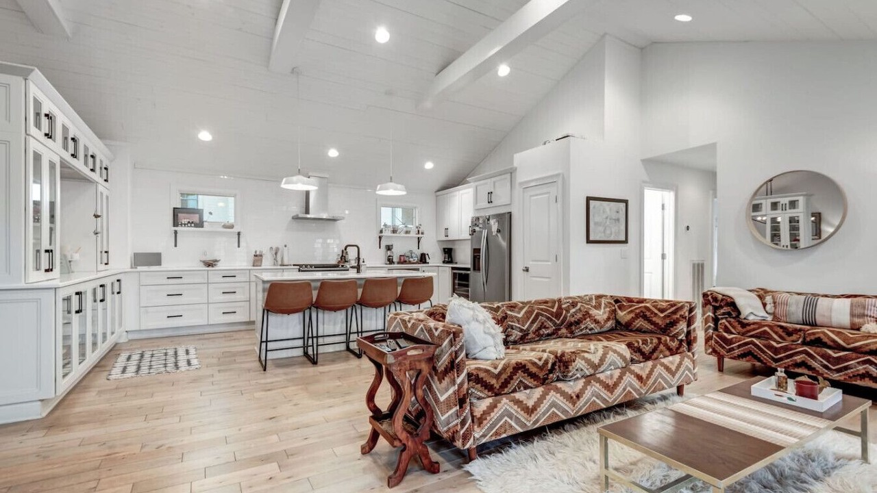 Photo of Livingroom in Lockeland Springs