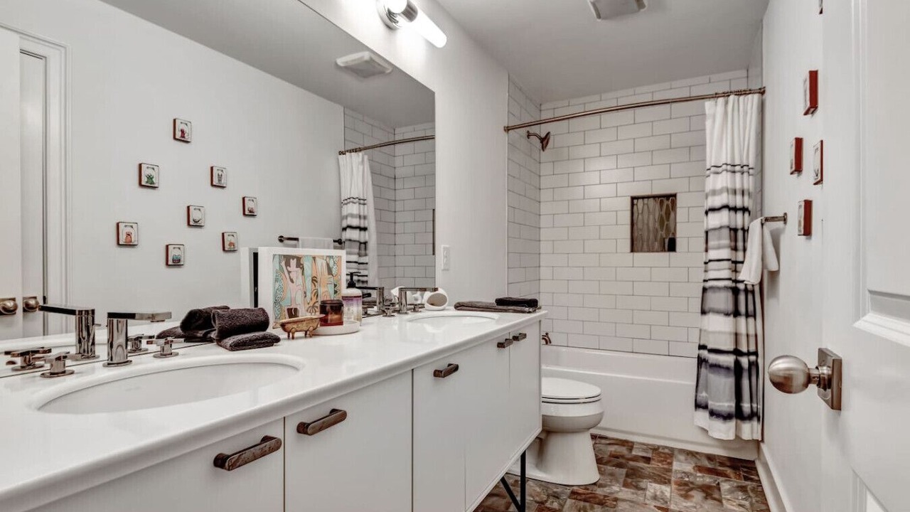 Photo of Bathroom in Lockeland Springs