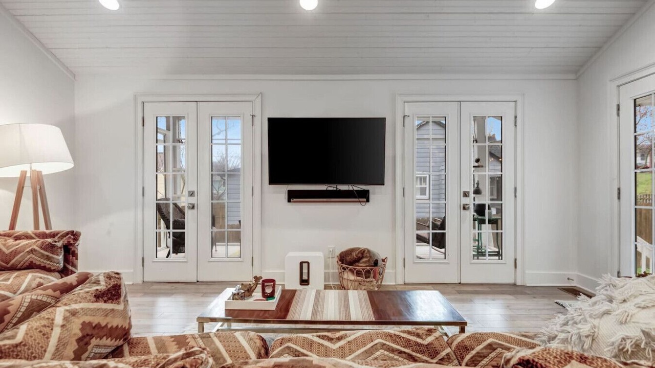 Photo of Livingroom in Lockeland Springs