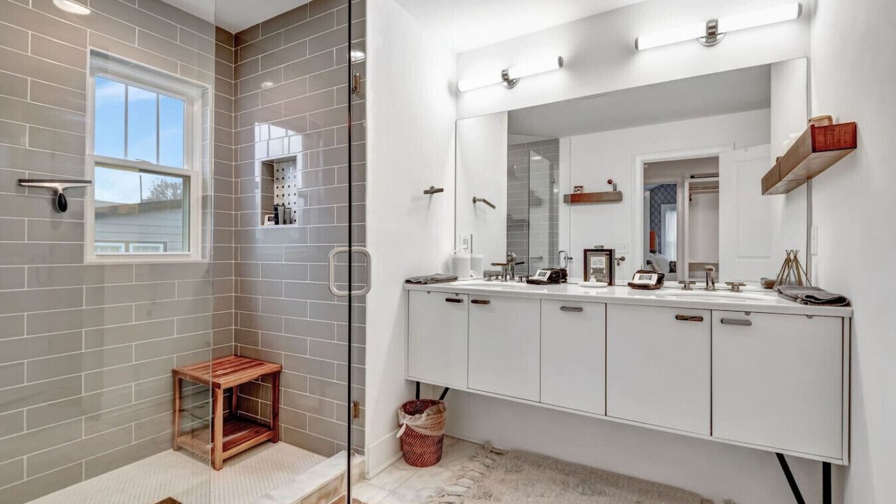 Photo of Bathroom in Lockeland Springs