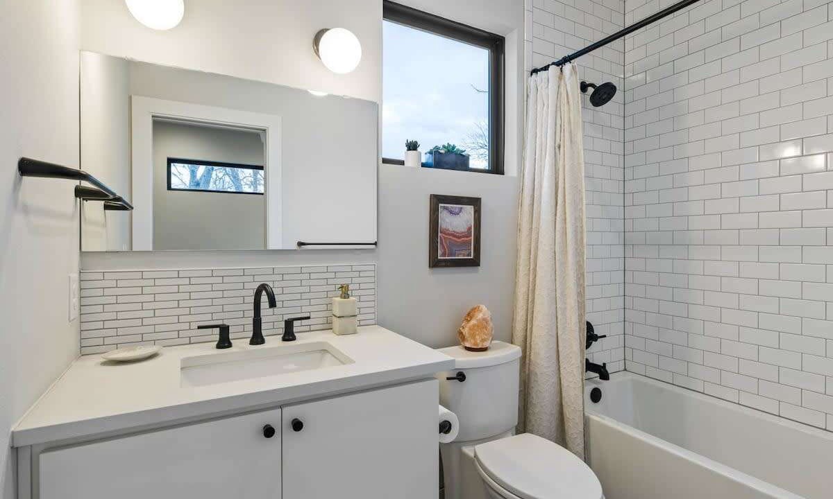 Photo of Bathroom in Govalle