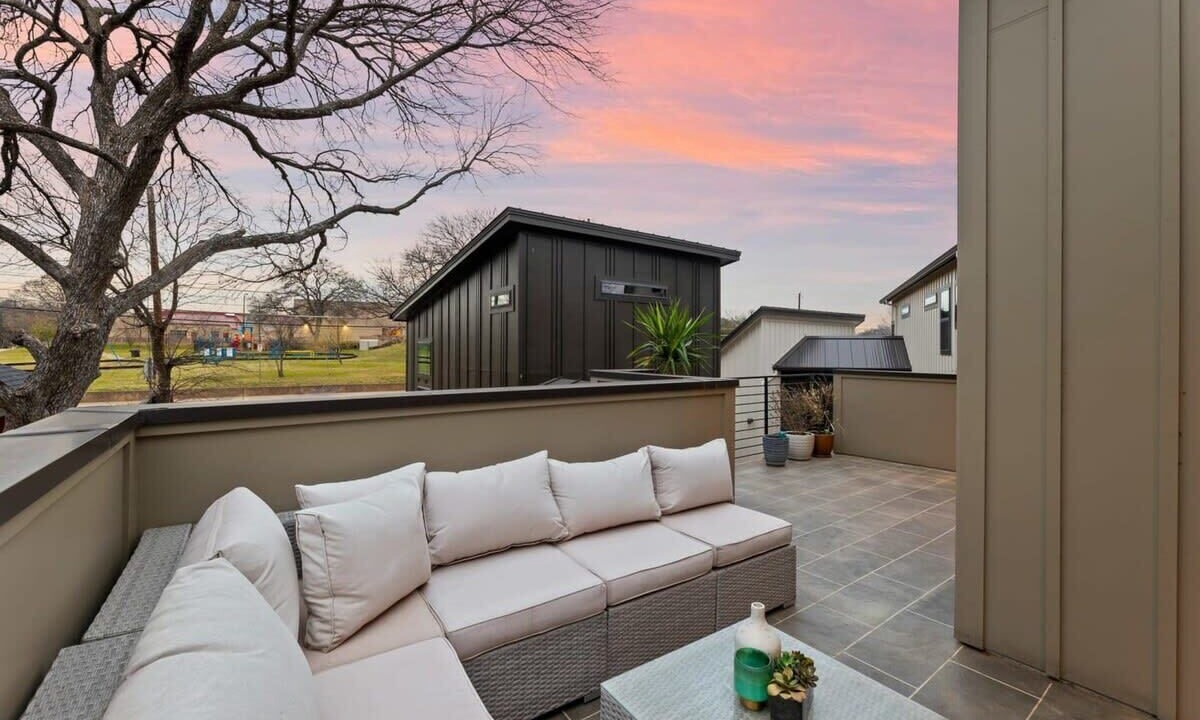 Photo of Patio Balcony in Govalle