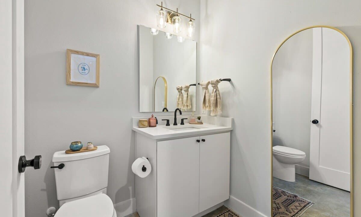 Photo of Bathroom in Govalle