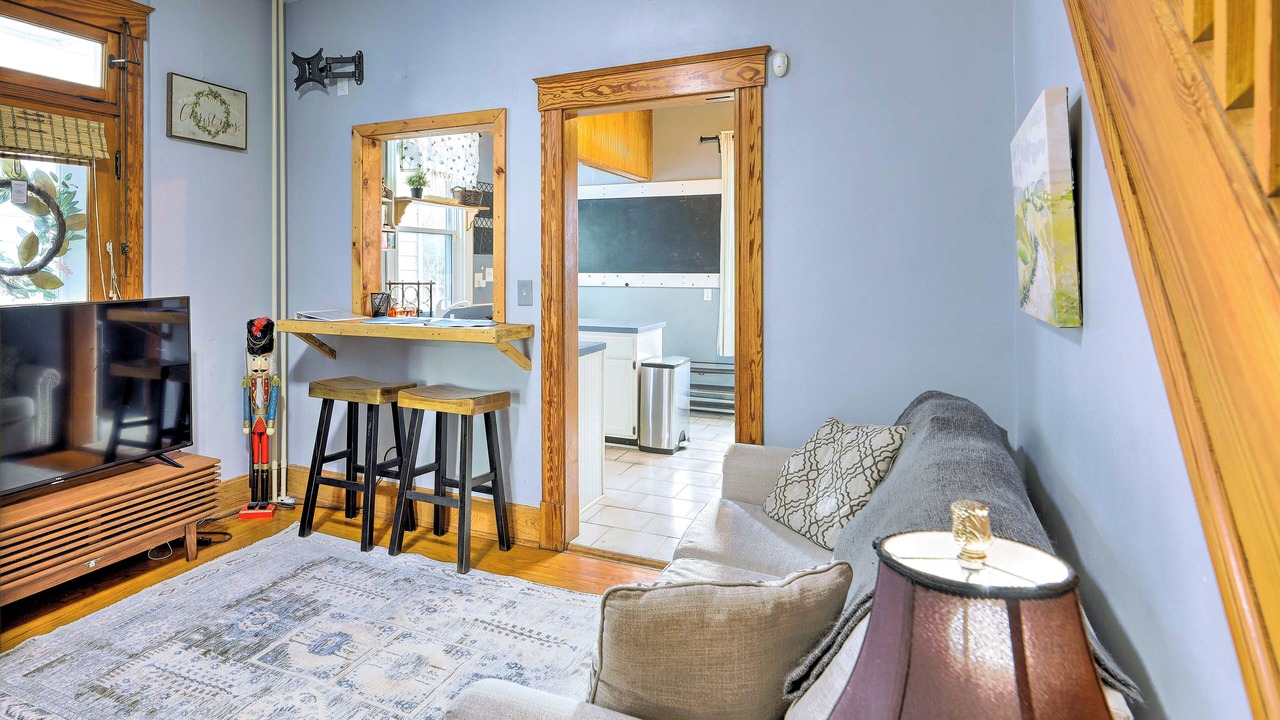 Photo of Livingroom in Clifton Heights