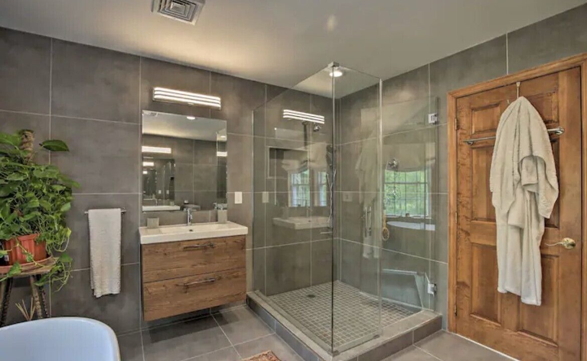 Photo of Bathroom in Gardiner
