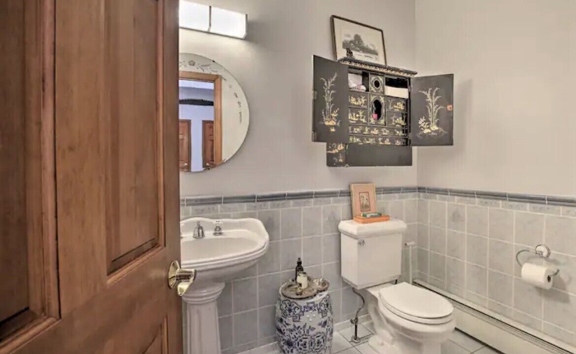 Photo of Bathroom in Gardiner