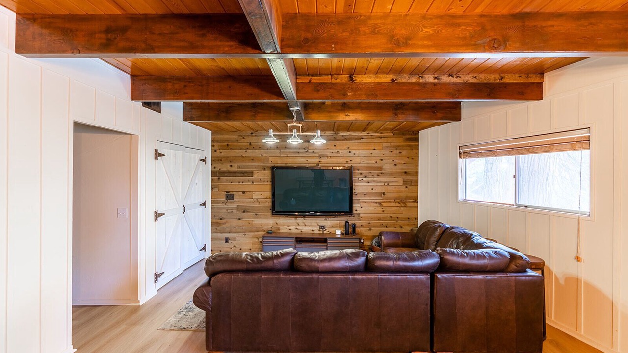 Photo of Livingroom in Cedar Glen