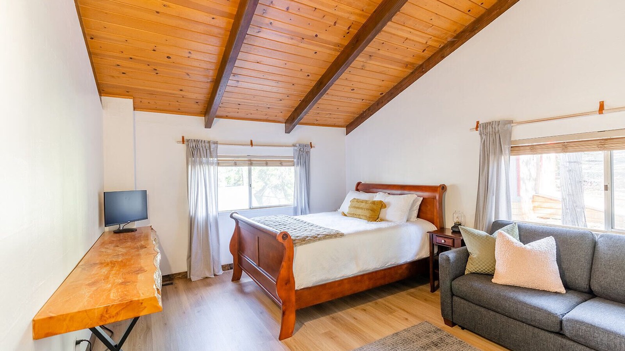Photo of Bedroom in Cedar Glen