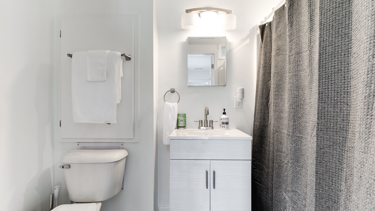 Photo of Bathroom in Leasburg