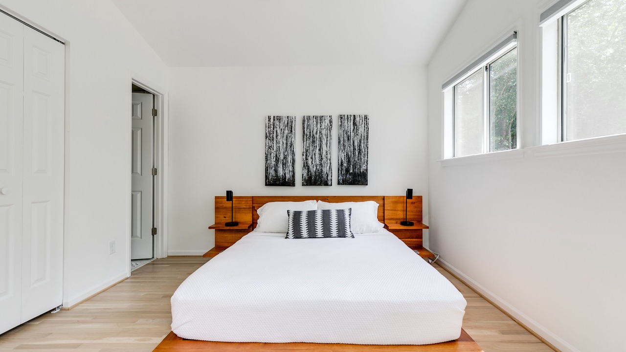 Photo of Bedroom in Leasburg
