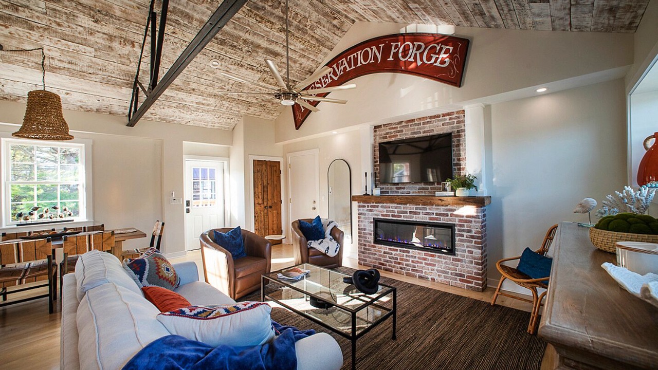 Photo of Livingroom in Historic District