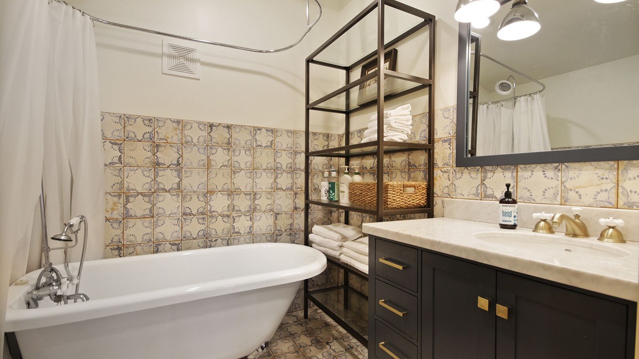 Photo of Bathroom in Boonesboro