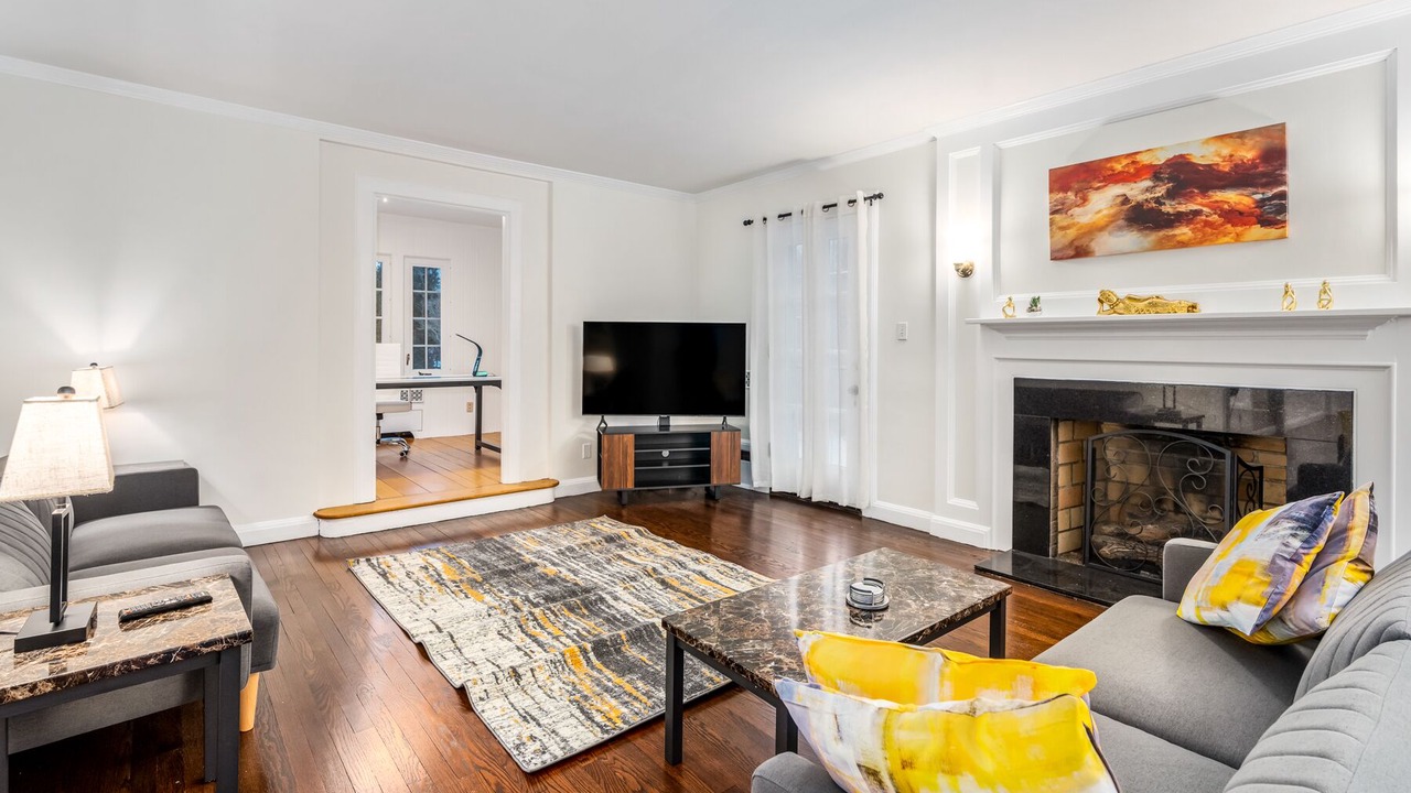 Photo of Livingroom in Beachwood
