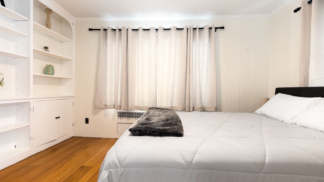 Photo of Bedroom in Beachwood