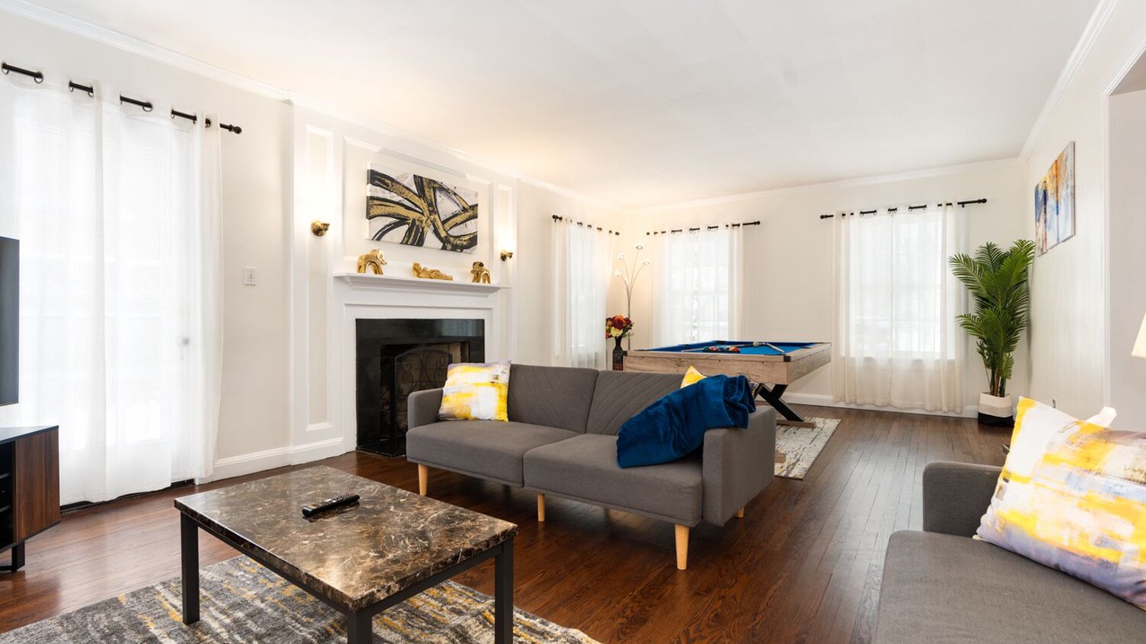 Photo of Livingroom in Beachwood