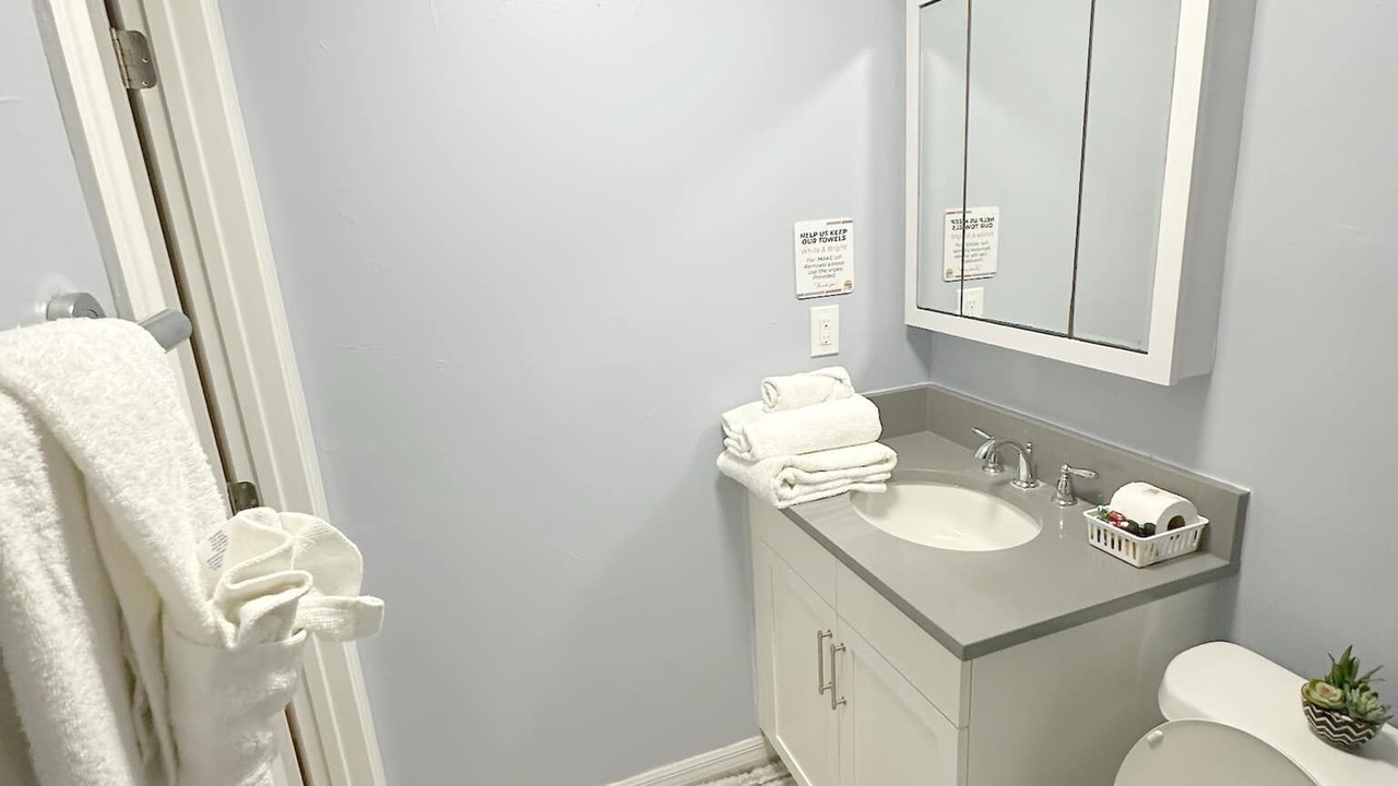 Photo of Bathroom in Golden Gate
