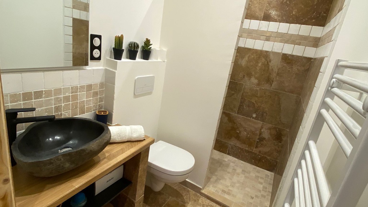 Photo of Bathroom in Arles