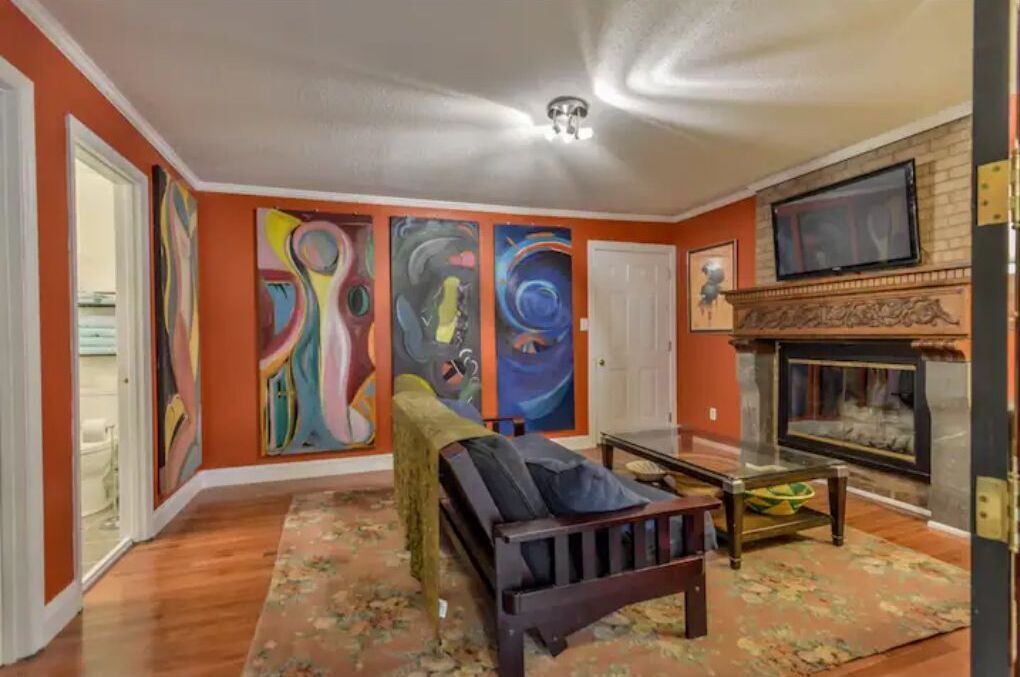 Photo of Livingroom in Chapel Hill