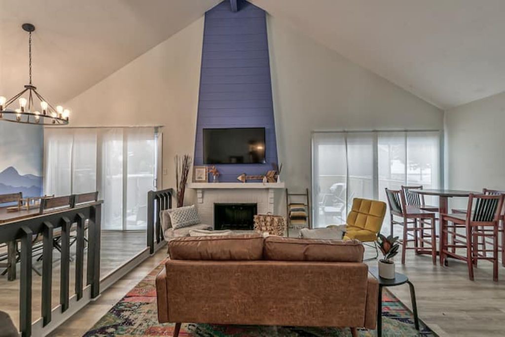 Photo of Livingroom in Lenexa