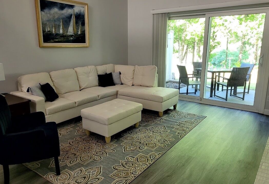 Photo of Livingroom in Shorewood