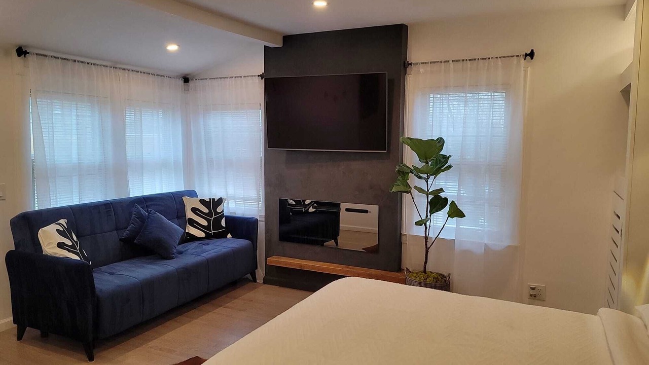 Photo of Bedroom in Alden Manor