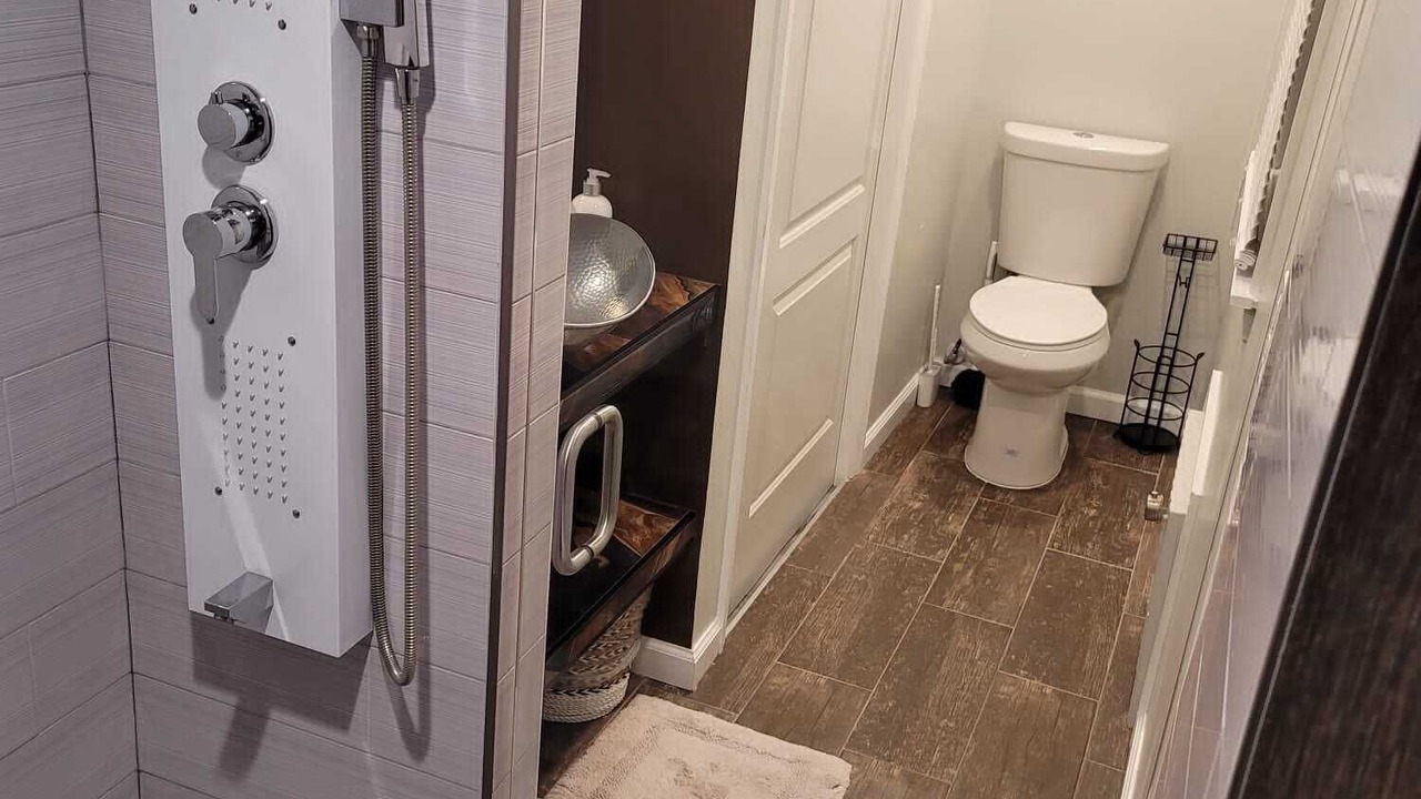 Photo of Bathroom in Alden Manor