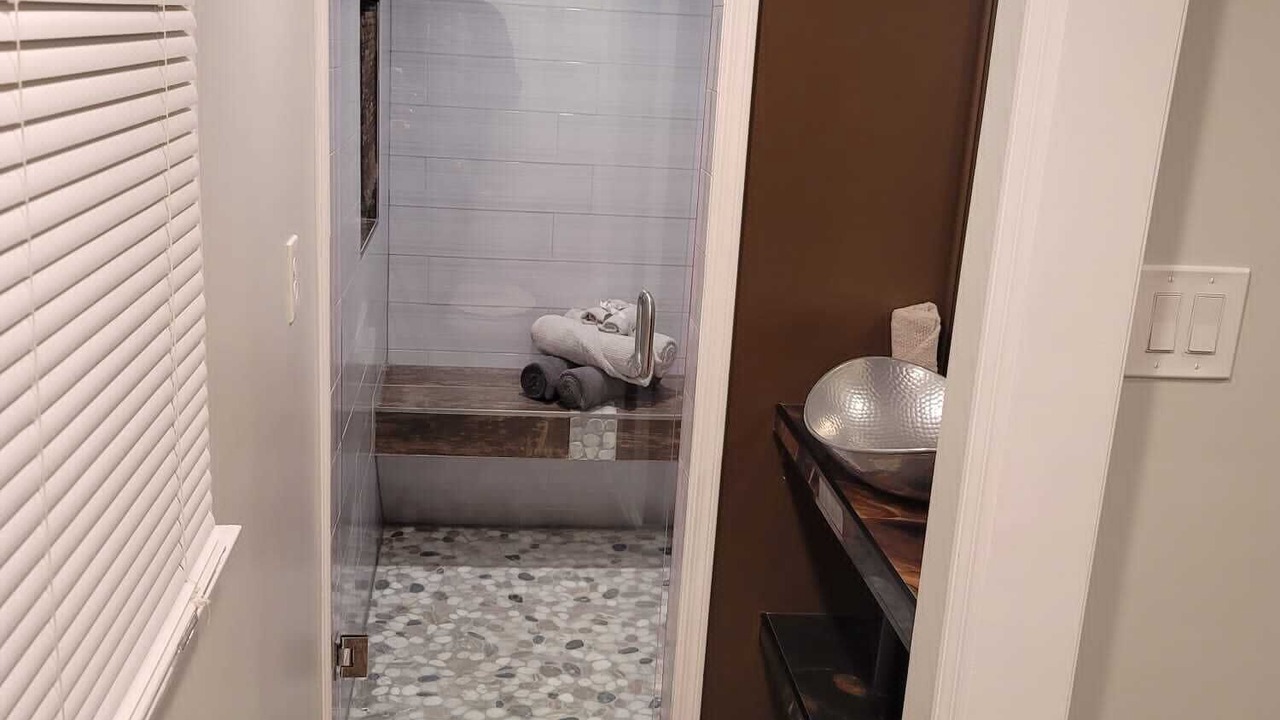 Photo of Bathroom in Alden Manor