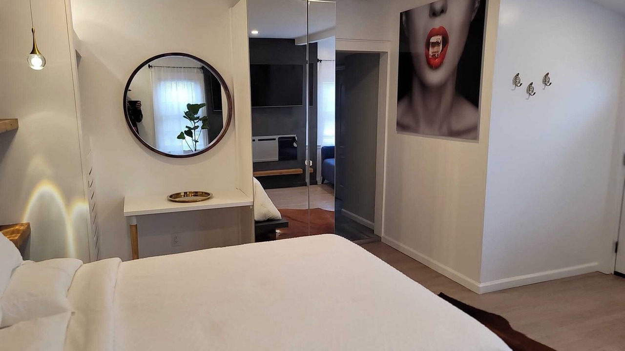 Photo of Bedroom in Alden Manor