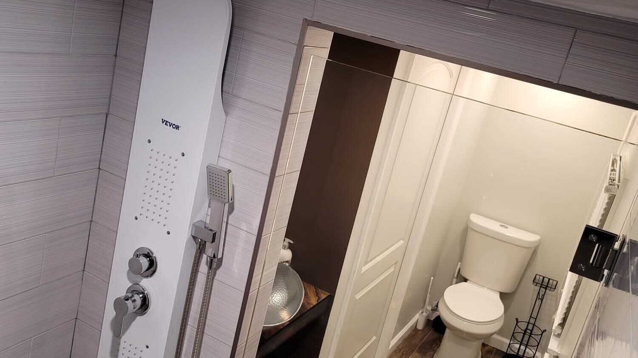 Photo of Bathroom in Alden Manor