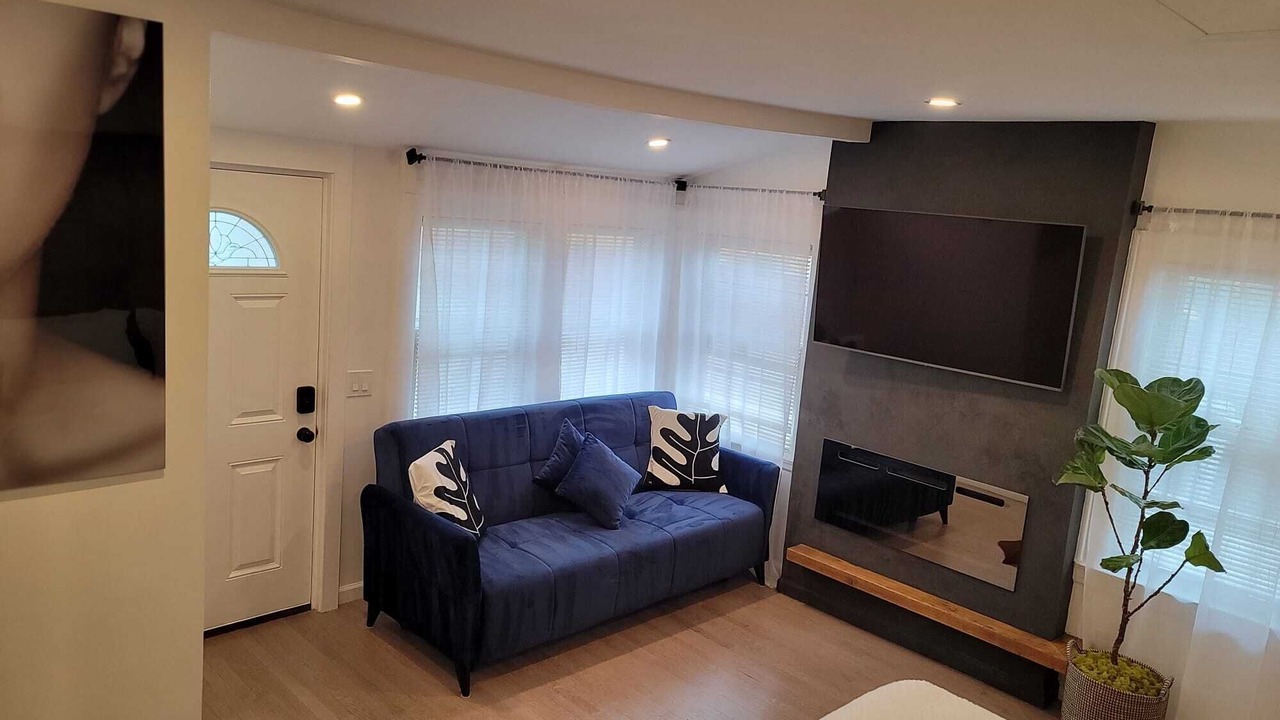 Photo of Livingroom in Alden Manor