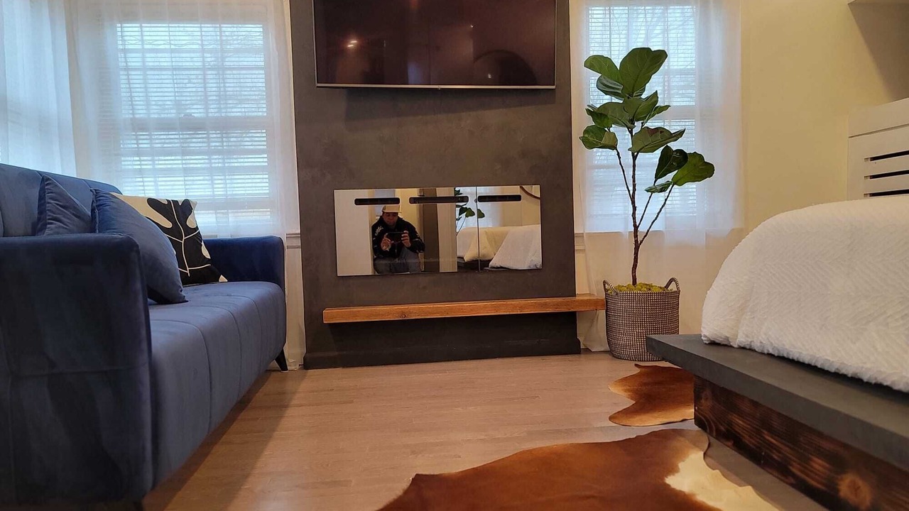 Photo of Bedroom in Alden Manor