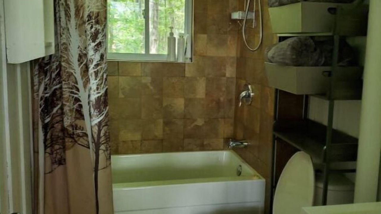 Photo of Bathroom in Gravenhurst