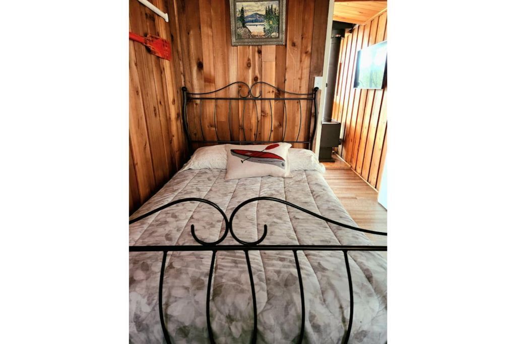 Photo of Bedroom in Gravenhurst