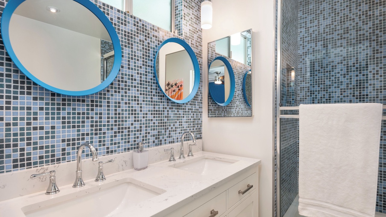 Photo of Bathroom in Racquet Club Estates