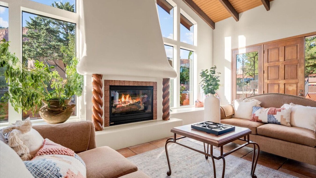 Photo of Livingroom in Oak Creek