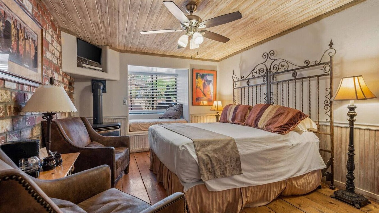 Photo of Bedroom in Oak Creek
