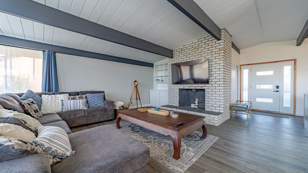 Photo of Livingroom in Eureka