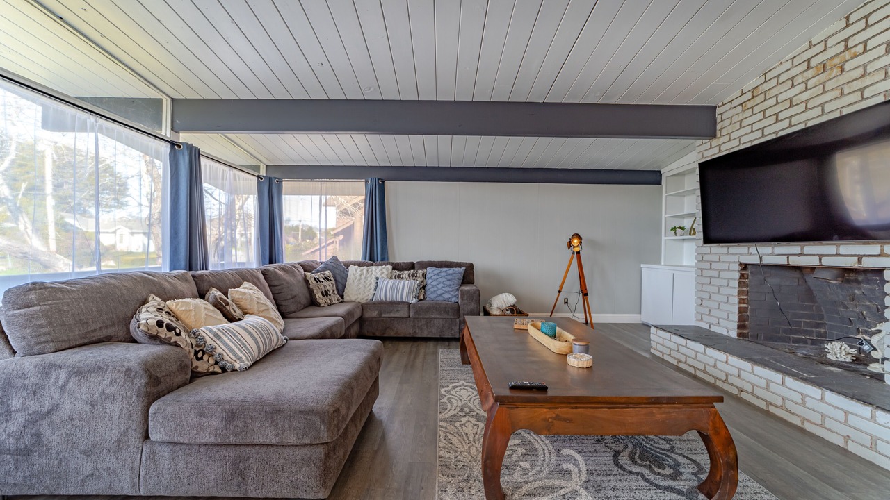 Photo of Livingroom in Eureka