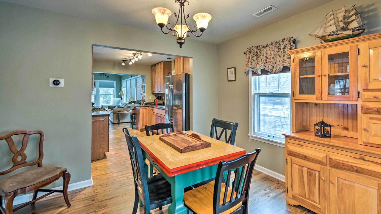 Photo of Livingroom in Delavan Lake