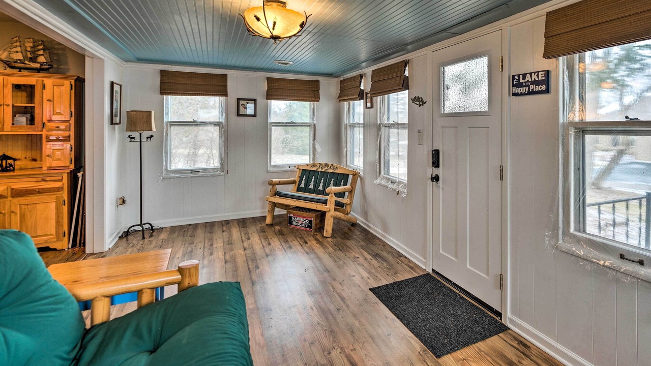 Photo of Livingroom in Delavan Lake