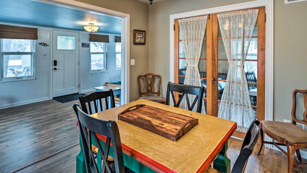 Photo of Livingroom in Delavan Lake