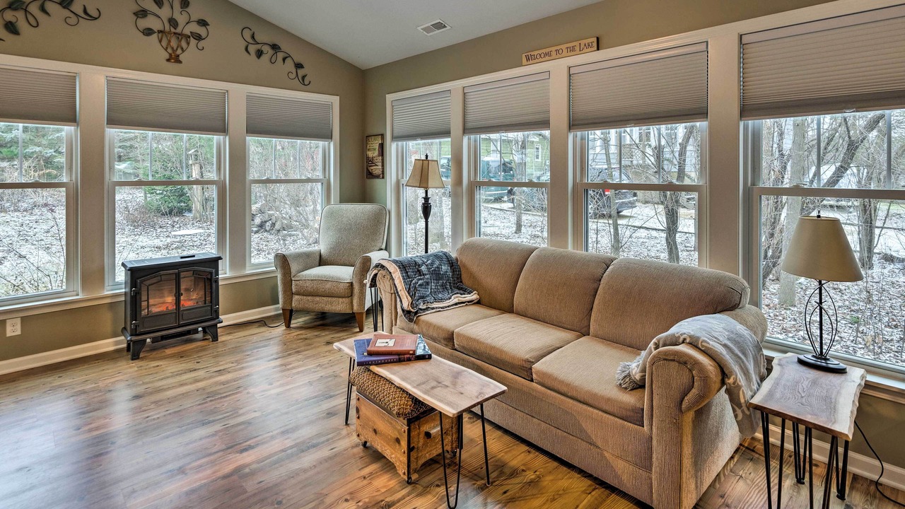 Photo of Livingroom in Delavan Lake