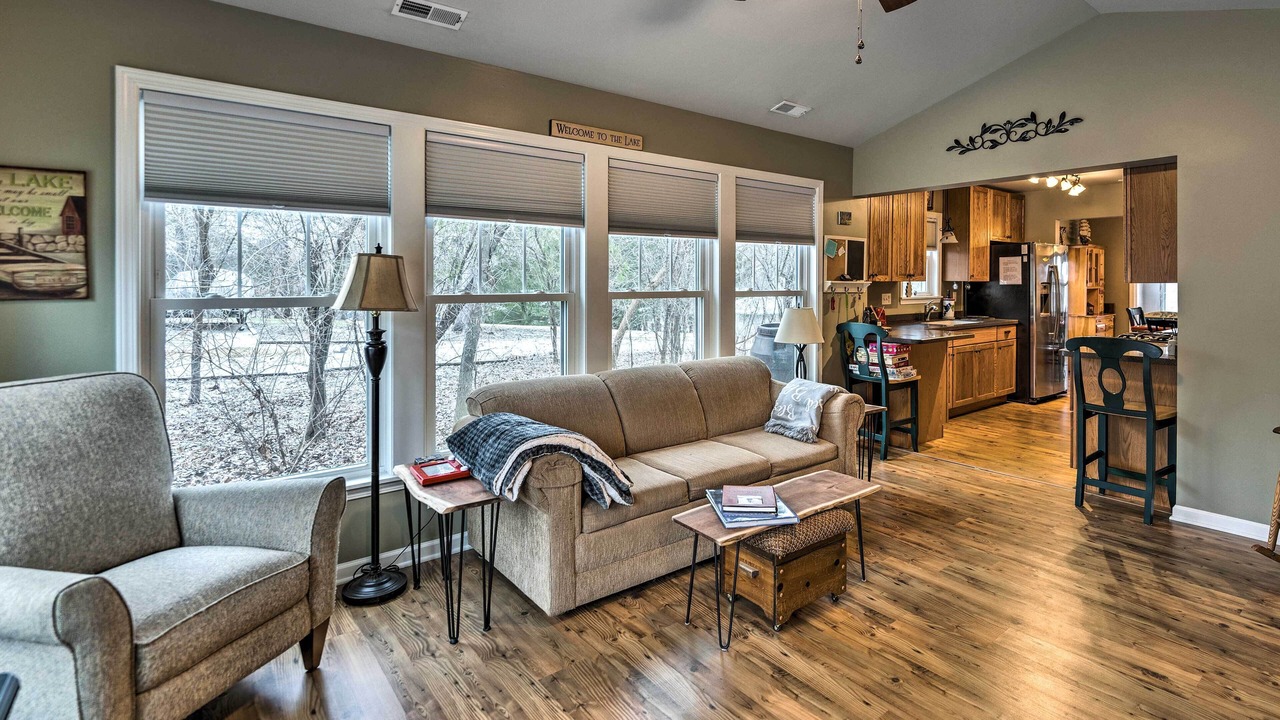 Photo of Livingroom in Delavan Lake